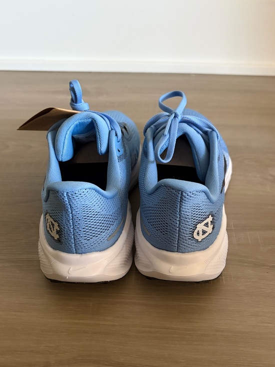 Men’s Nike UNC Pegasus Tennis Shoe - Size 7 main image 6